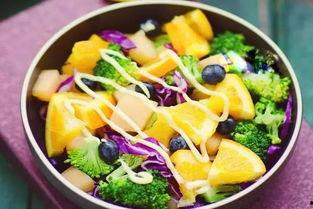 饭后吃西州蜜瓜,饭后西州蜜瓜，尽享夏日清新滋味